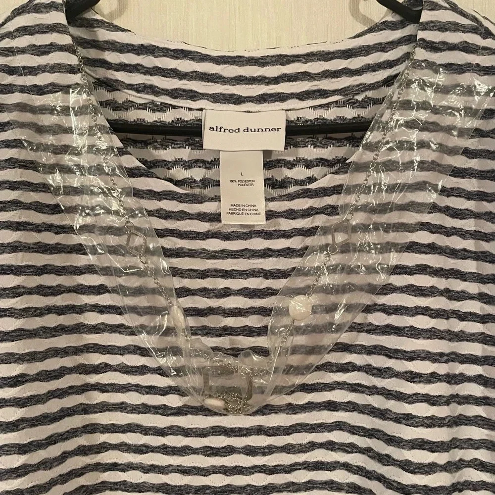 Alfred Dunner Classics Stripe Texture Knit Top With Necklace Navy/White Size L - Picture 4 of 9